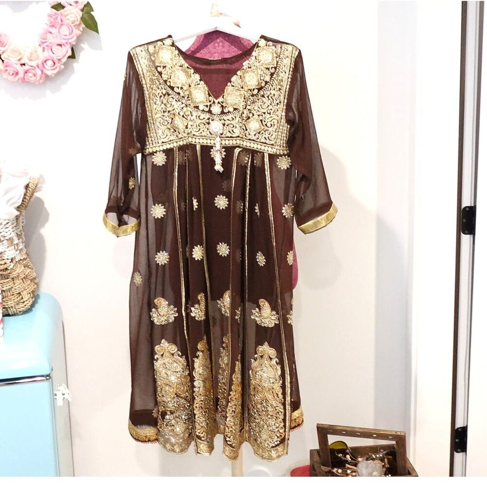 Ornate Gold appliques on Brown Kufta Dress/Saree Blouse - Picture 9 of 9
